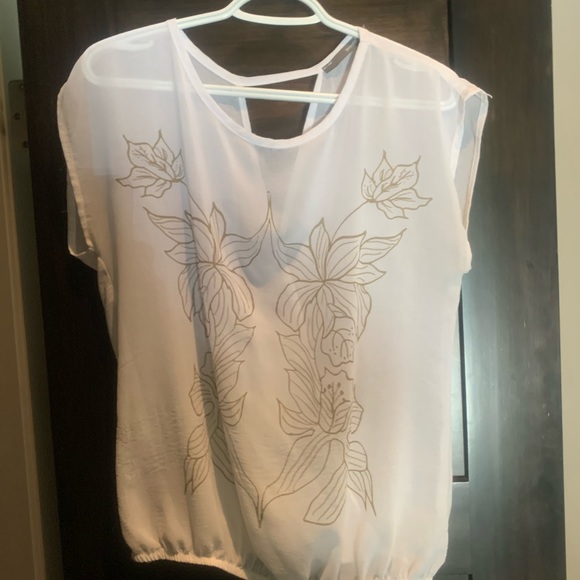 White SS - Picture 1 of 2